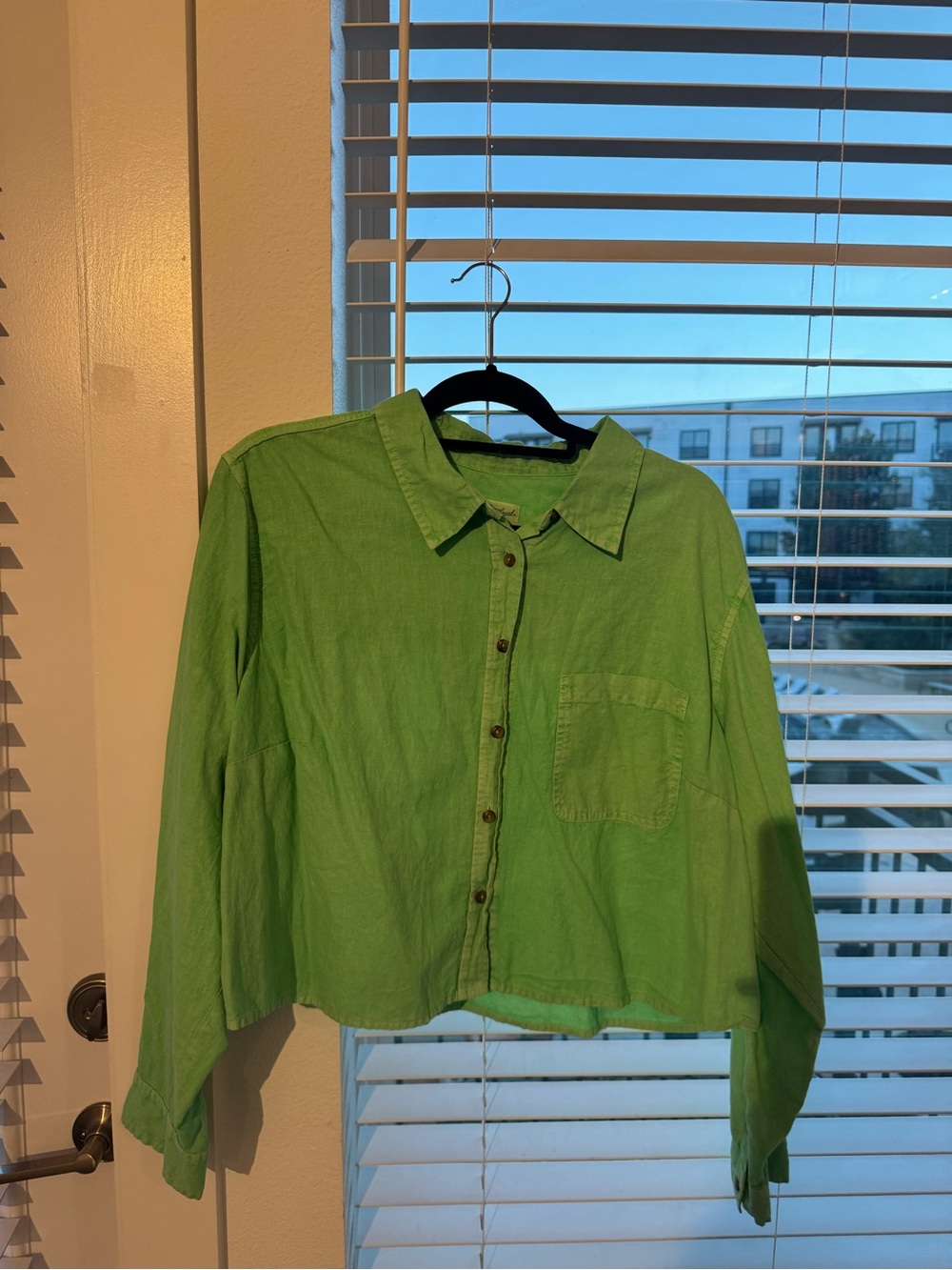 Universal Thread Green Button-Down Crop Shirt